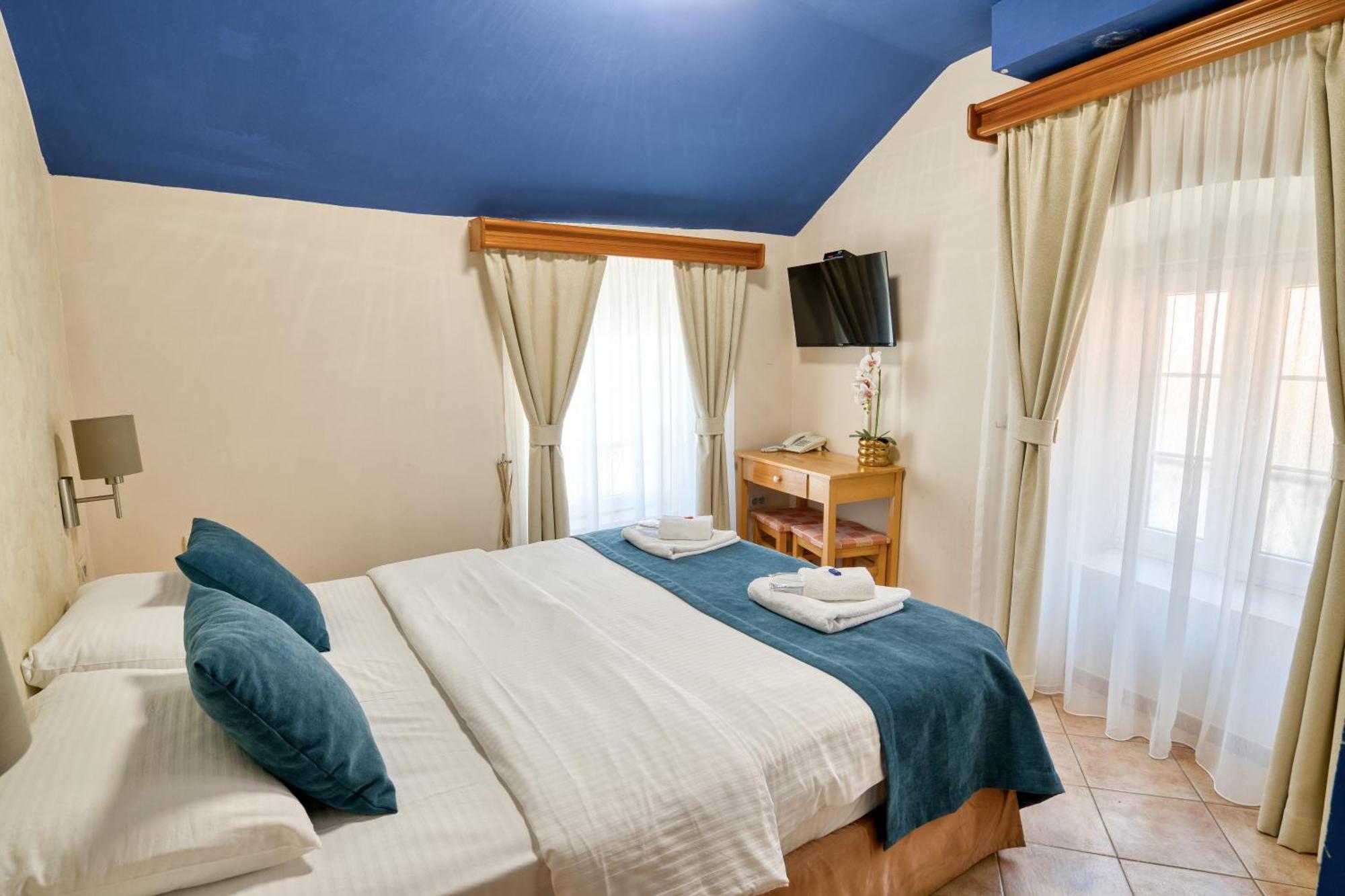 Rendez Vous Hotel