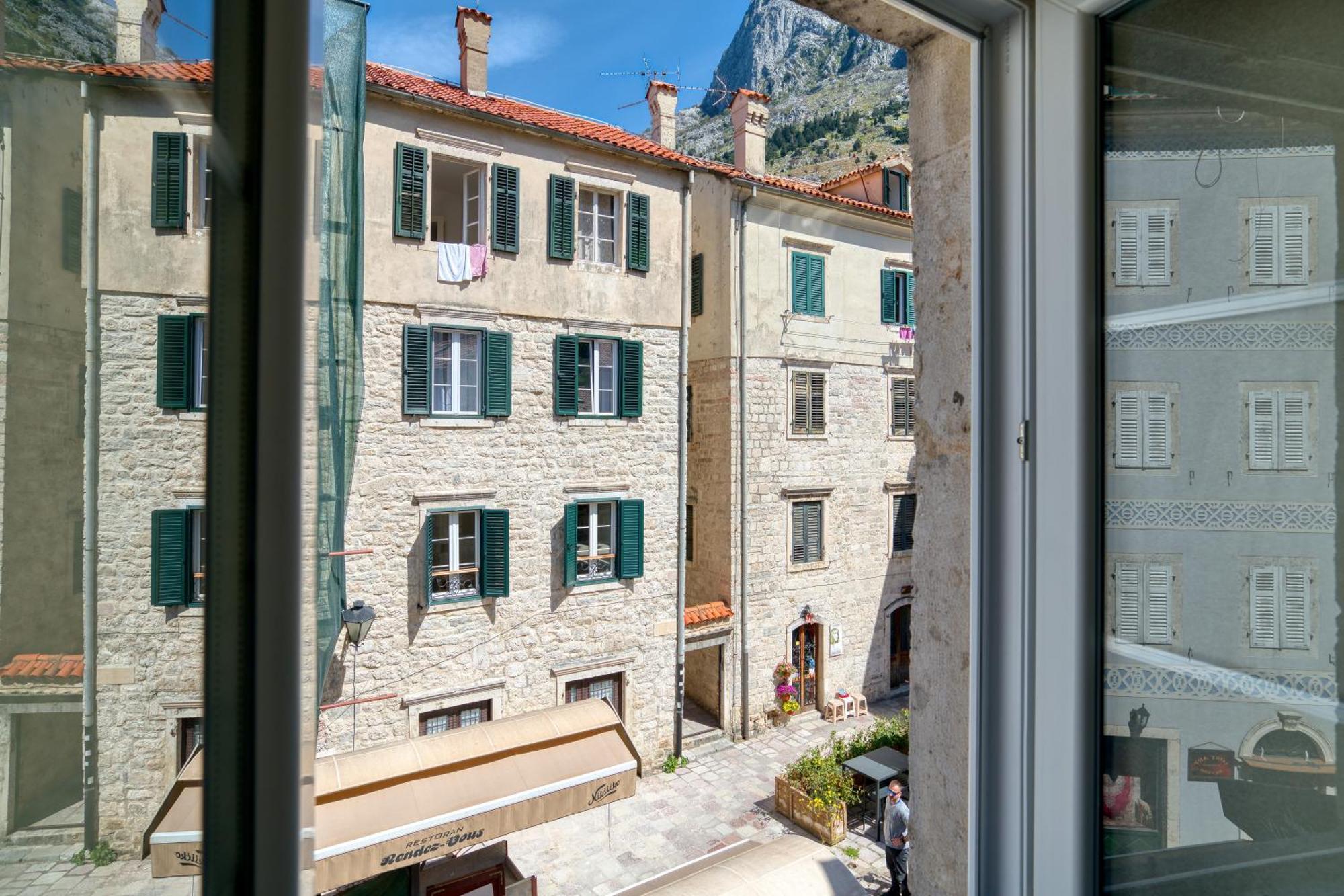 Rendez Vous Hotel 3*