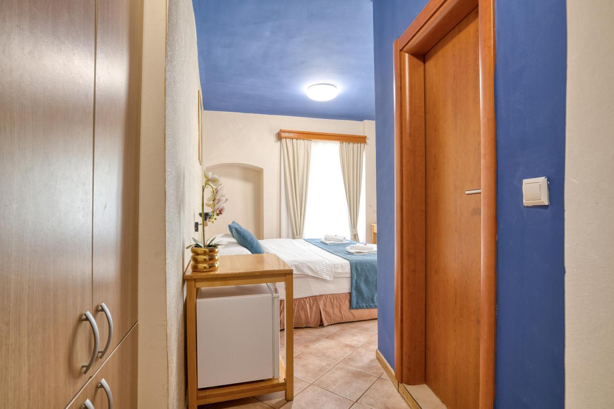 Rendez Vous Hotel 3*